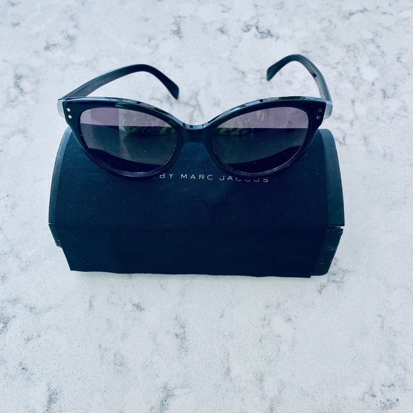 Marc Jacobs sunglasses - Picture 1 of 3